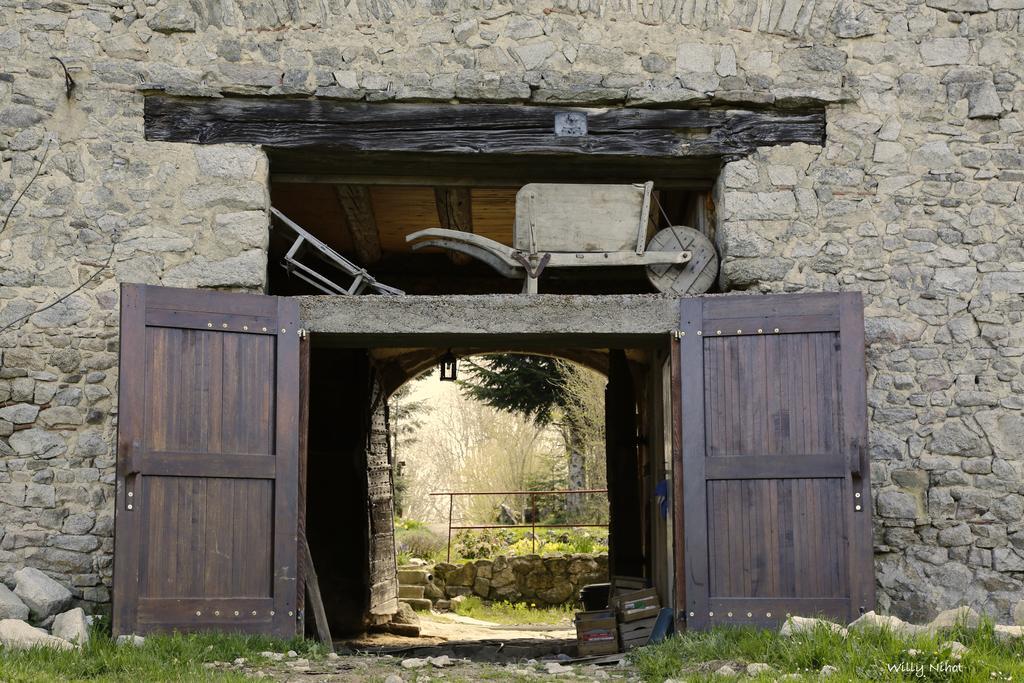 Domaine Le Sauzet Bed & Breakfast Saint-Germain-l'Herm ภายนอก รูปภาพ